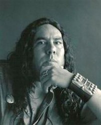 mark_swazo_hinds_fetish_carver_tesuque_pueblo.thumb